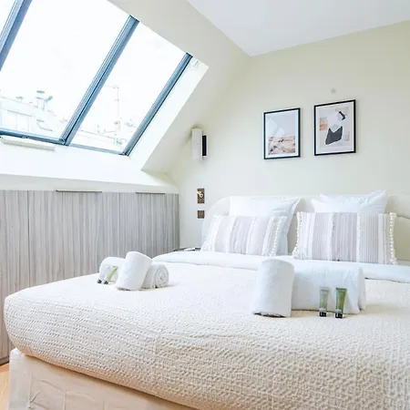 Stylish Triplex With Amazing Terrace Near Louvre Appartamento Parigi