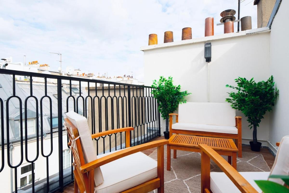 Stylish Triplex With Amazing Terrace Near Louvre Parigi