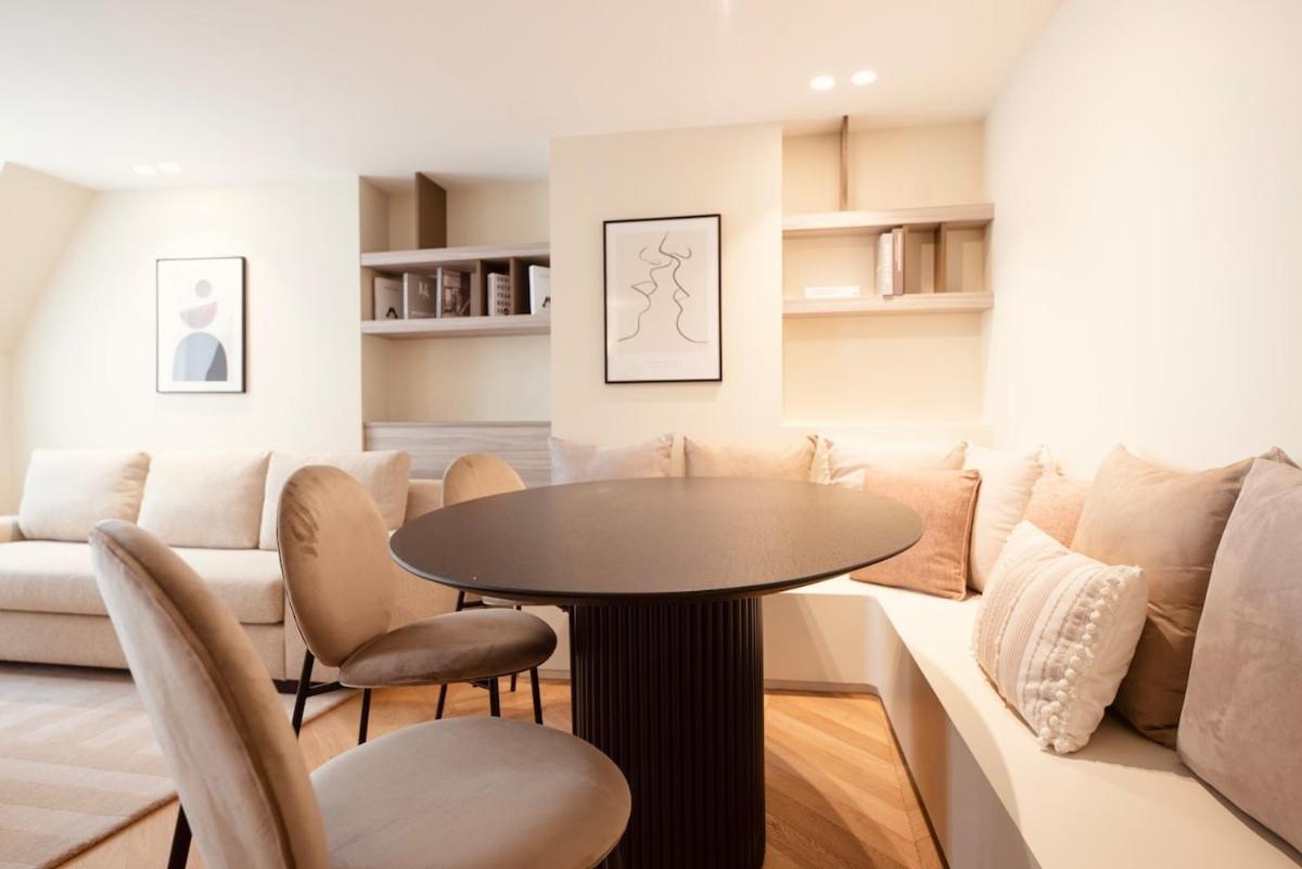 Stylish Triplex With Amazing Terrace Near Louvre Appartamento Parigi
